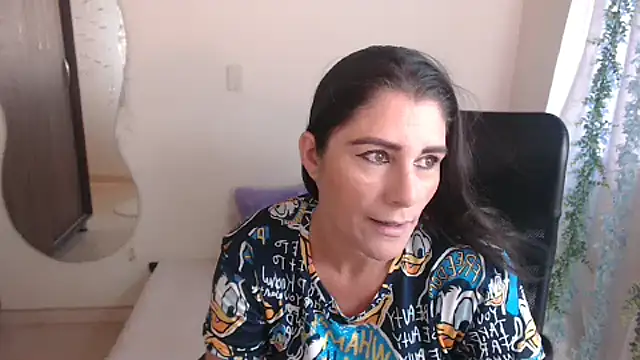 Snapshot of LUCY_LI chatting on December 12, 2024, 7:15 pm LUCY LI online show from December 12, 2024, 7:15 pm