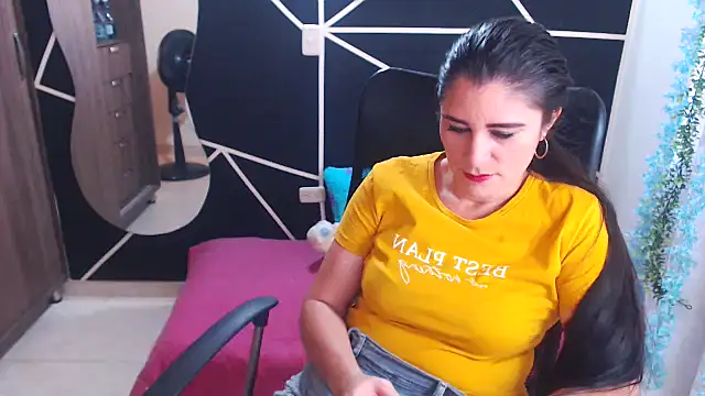 Snapshot of LUCY_LI chatting on January 17, 2025, 7:16 pm LUCY LI online show from January 17, 2025, 7:16 pm