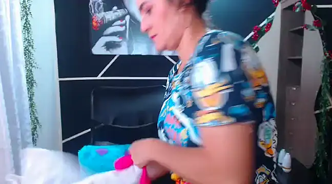 Snapshot of LUCY_LI chatting on March 10, 2025, 9:40 pm LUCY LI online show from March 10, 2025, 9:40 pm