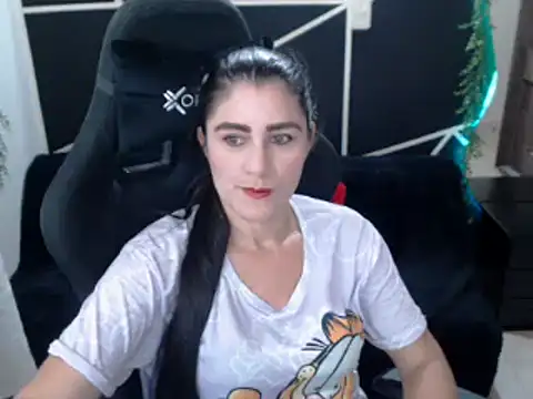 LUCY LI online show from November 23, 2025, 7:02 pm