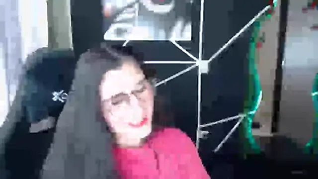 LUCY LI online show from November 25, 2025, 6:52 pm