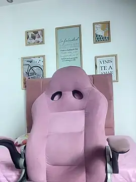 Snapshot of _18_laura chatting on December 20, 2024, 6:08 am 18 laura online show from December 20, 2024, 6:08 am