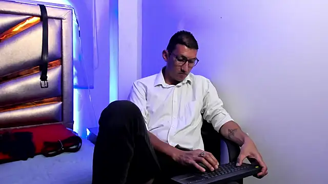 enzopratt online show from February 21, 2025, 3:34 am