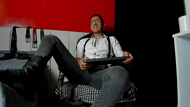 enzopratt online show from March 13, 2025, 6:16 am