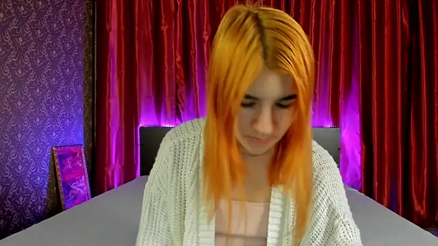 Snapshot of _Polly_Love_ chatting on December 16, 2024, 7:15 am Polly Love online show from December 16, 2024, 7:15 am