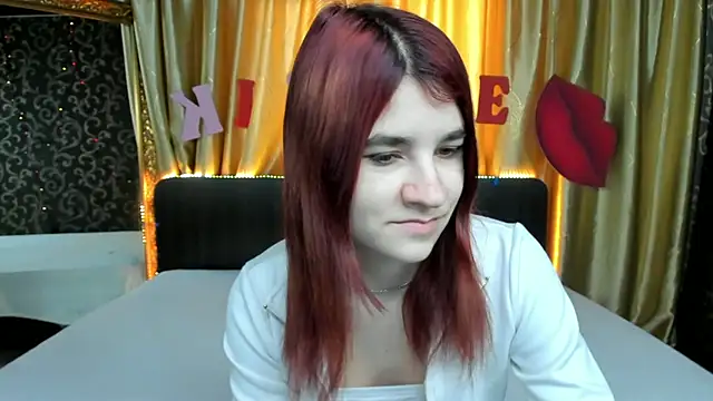 Snapshot of _Polly_Love_ chatting on February 18, 2025, 1:11 pm Polly Love online show from February 18, 2025, 1:11 pm