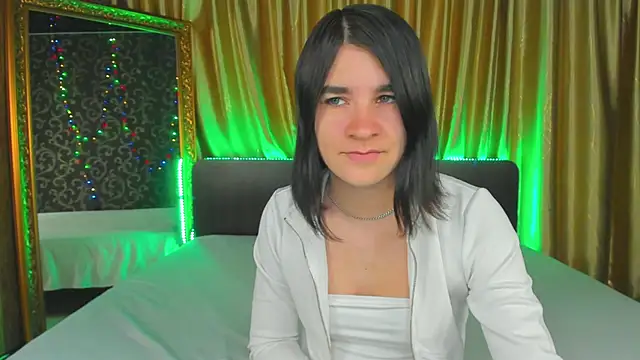 Snapshot of _Polly_Love_ chatting on October 2, 2025, 6:09 am Polly Love online show from October 2, 2025, 6:09 am