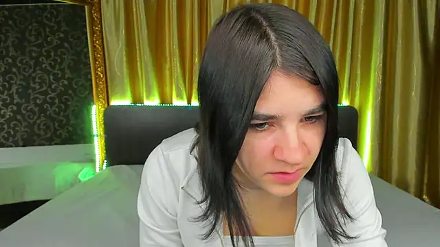 Snapshot of _Polly_Love_ chatting on October 6, 2025, 6:11 am Polly Love online show from October 6, 2025, 6:11 am