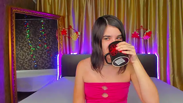 Snapshot of _Polly_Love_ chatting on November 25, 2025, 1:11 pm Polly Love online show from November 25, 2025, 1:11 pm