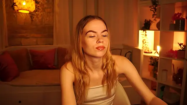Snapshot of sn0w_barbie chatting on December 3, 2024, 8:27 am sn0w barbie online show from December 3, 2024, 8:27 am