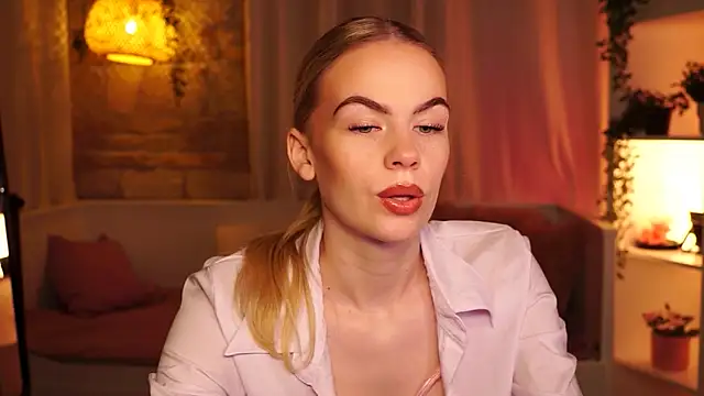 Snapshot of sn0w_barbie chatting on September 9, 2025, 8:36 am sn0w barbie online show from September 9, 2025, 8:36 am