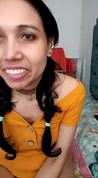 KimPielCanela online show from February 26, 2025, 5:50 pm