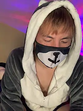 Snapshot of KEI_96 chatting on February 9, 2025, 7:05 am KEI 96 online show from February 9, 2025, 7:05 am