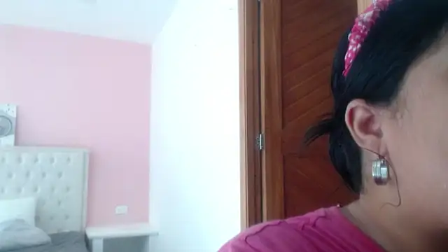 Gabycutee online show from February 12, 2026, 7:53 pm