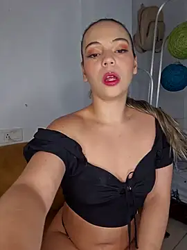 Snapshot of Antonella2_m chatting on January 9, 2025, 6:04 pm Antonella2 m online show from January 9, 2025, 6:04 pm