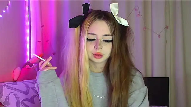 suemeow online show from March 14, 2025, 4:43 am