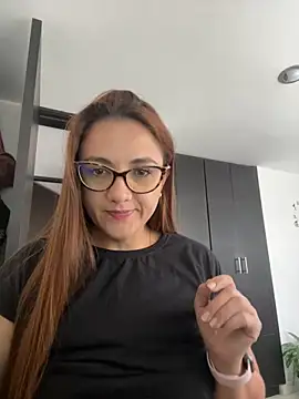 Shianrose online show from March 5, 2025, 4:02 pm