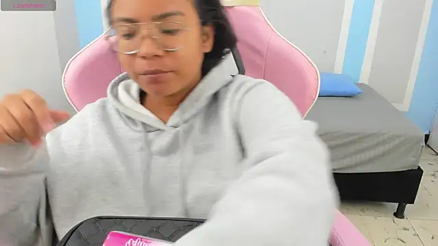 Snapshot of im_angels77 chatting on January 13, 2025, 3:12 am im angels77 online show from January 13, 2025, 3:12 am