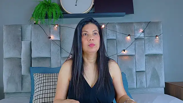 JaylaScott   online show from April 4, 2026, 11:40 am