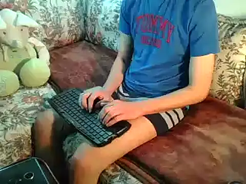 anwarlovemaroc online show from March 1, 2025, 8:31 pm