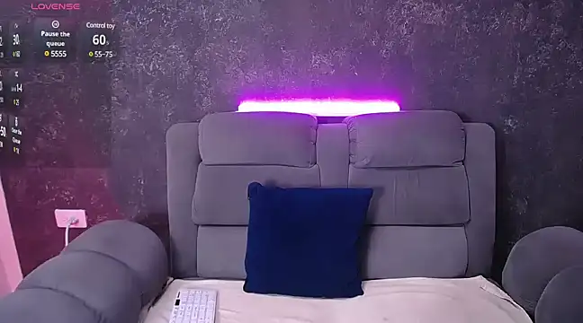 hannaa jhoonson online show from December 12, 2024, 6:42 pm