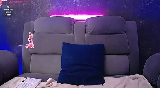 hannaa jhoonson online show from December 13, 2024, 8:47 pm