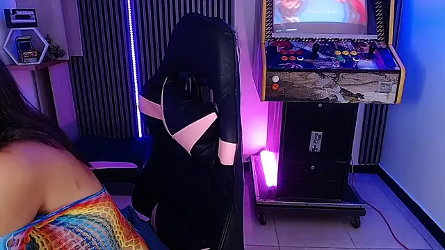 hannaa jhoonson online show from March 5, 2025, 4:02 am