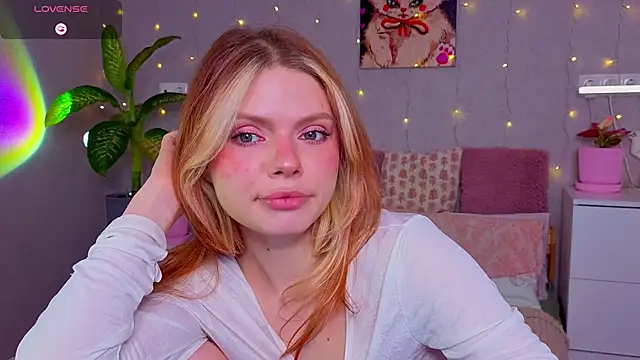 Red  Candy online show from April 9, 2026, 1:16 pm