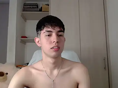 Andy hot19 online show from October 10, 2025, 8:19 pm