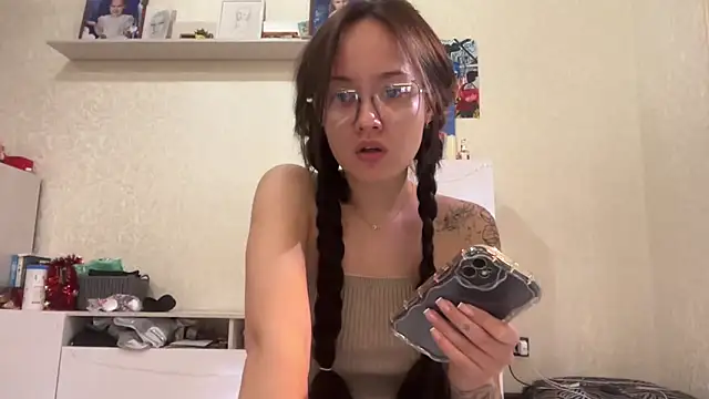 Snapshot of milkyWeyy chatting on December 9, 2024, 5:30 pm milkyWeyy online show from December 9, 2024, 5:30 pm