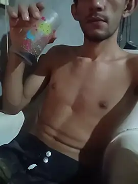 Snapshot of Treloso21 chatting on February 17, 2026, 11:33 pm Treloso21 online show from February 17, 2026, 11:33 pm