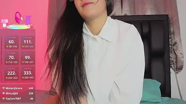 LuciaMoretti  online show from February 15, 2026, 3:36 am