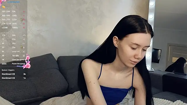emilia walton online show from December 24, 2024, 1:39 pm