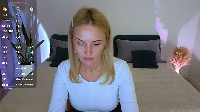 AlisssaRose online show from September 25, 2025, 8:56 pm