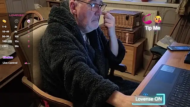 Adamdaddybear online show from November 20, 2025, 7:19 am