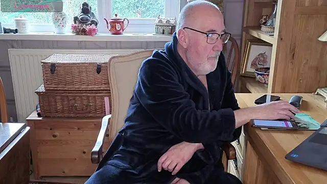 Adamdaddybear online show from February 9, 2026, 2:21 pm