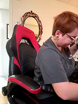 Sweetleeahxx online show from October 22, 2025, 1:22 pm