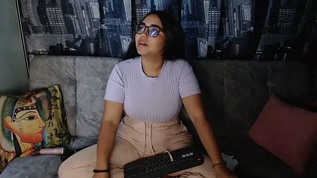 Miapeyton online show from January 24, 2025, 10:51 pm