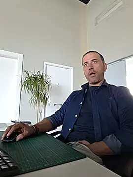 Lucas   81 online show from May 9, 2026, 9:47 am