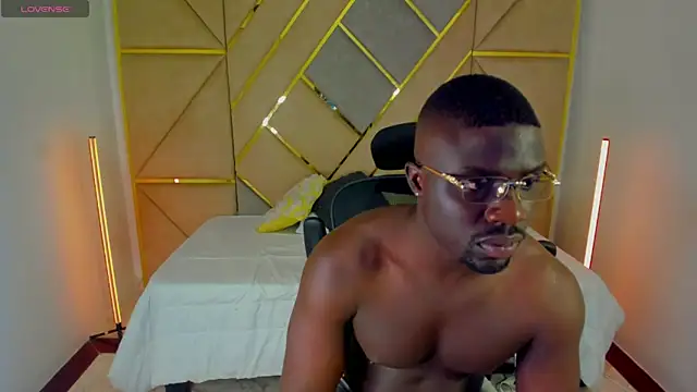 Latrellx7 online show from December 4, 2025, 3:27 am