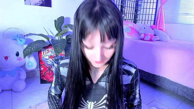 julyana  online show from March 9, 2026, 4:33 pm