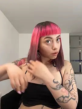 Snapshot of GigiVolkova chatting on December 3, 2025, 1:02 am GigiVolkova online show from December 3, 2025, 1:02 am