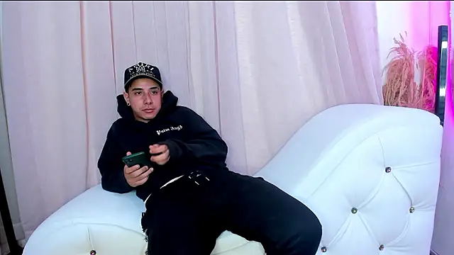 Yourslust  online show from March 21, 2026, 2:05 am