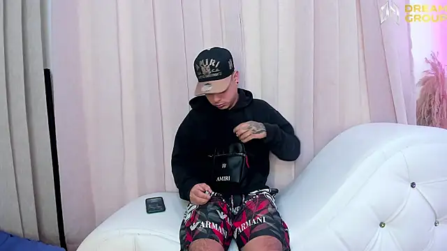 Yourslust  online show from April 12, 2026, 2:33 pm