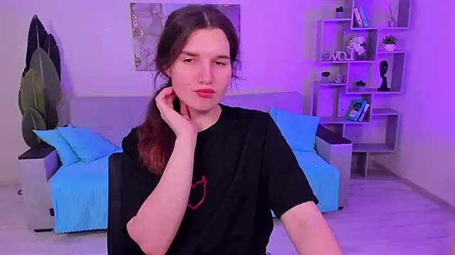 Snapshot of BonneyLove chatting on December 2, 2024, 5:15 pm BonneyLove online show from December 2, 2024, 5:15 pm