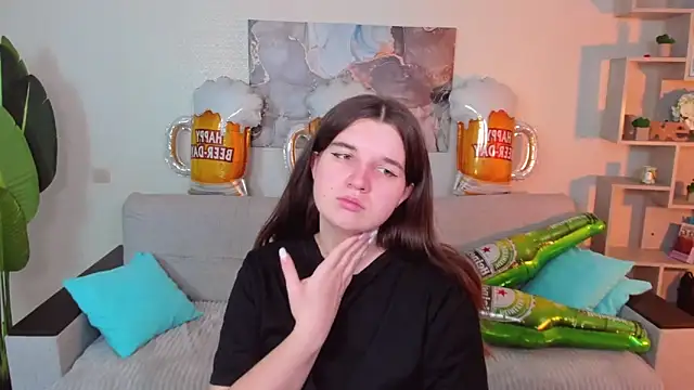 Snapshot of BonneyLove chatting on October 5, 2025, 9:34 pm BonneyLove online show from October 5, 2025, 9:34 pm