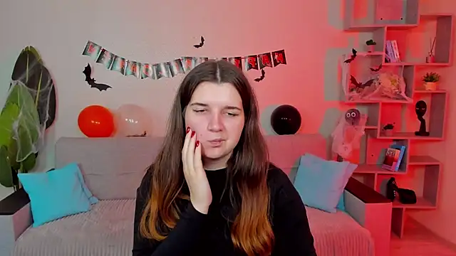 Snapshot of BonneyLove chatting on October 17, 2025, 9:39 pm BonneyLove online show from October 17, 2025, 9:39 pm