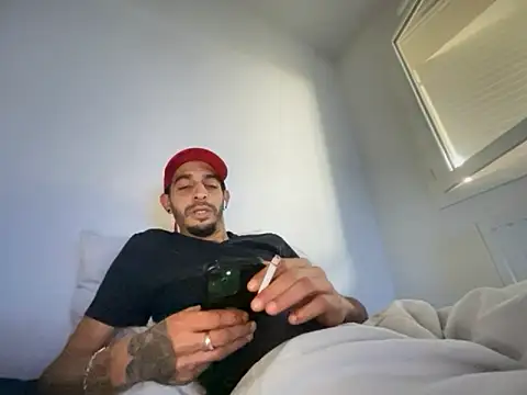 Snapshot of Rebeu313 chatting on November 14, 2025, 9:52 am Rebeu313 online show from November 14, 2025, 9:52 am