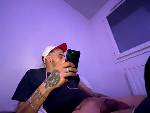 Snapshot of Rebeu313 chatting on November 25, 2025, 11:05 pm Rebeu313 online show from November 25, 2025, 11:05 pm