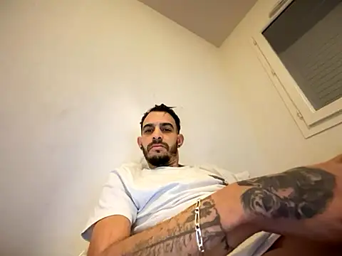 Snapshot of Rebeu313 chatting on November 30, 2025, 7:34 am Rebeu313 online show from November 30, 2025, 7:34 am